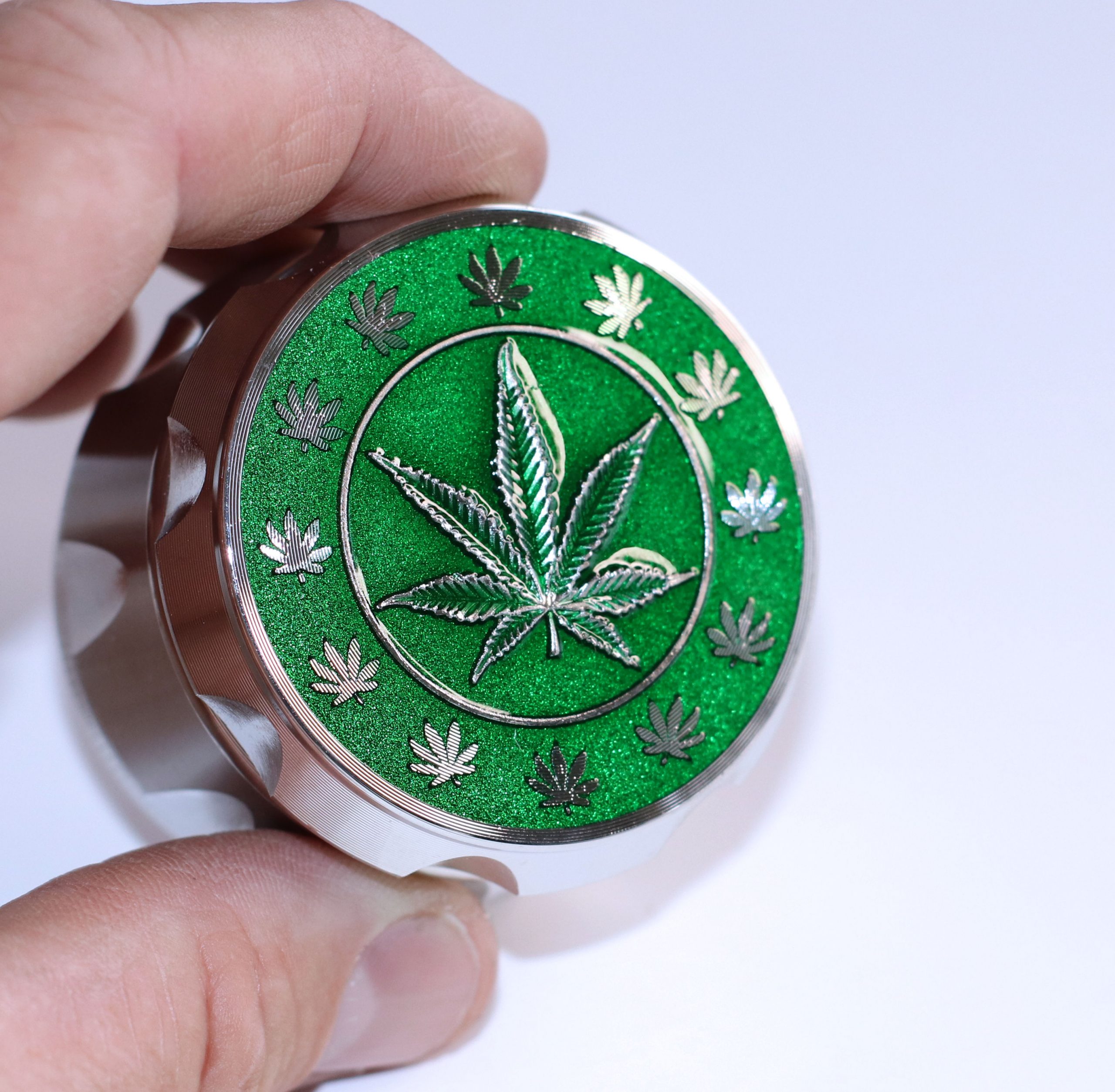 Broyeur personnalisé de herbe, alliage de zinc four piece cannabis leaf  herb grinder, 420 Stoner Gift, Accessoires fumeurs de marijuana -   France