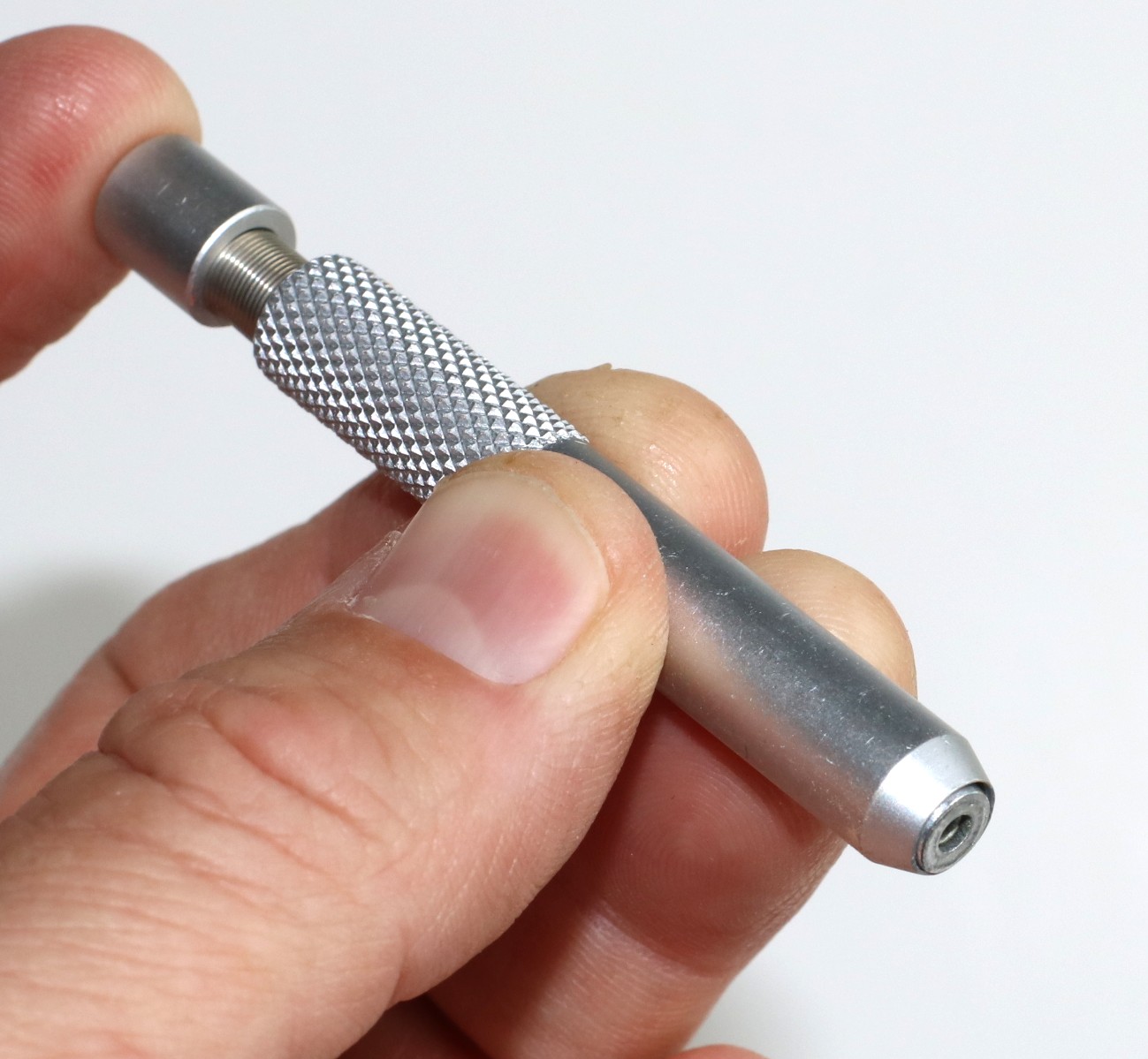 One Hitter Pipe-Self Eject Bat for Dugouts