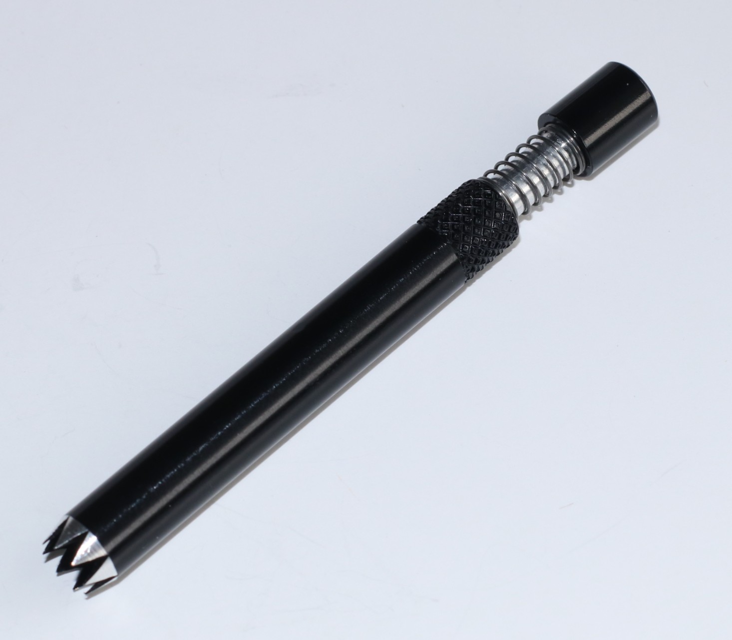 One Hitter Pipe-Self Eject Bat for Dugouts