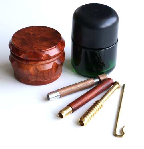 Grinder, Stash Jar and One Hitter pipes