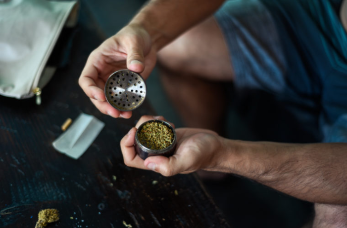 Read more about the article How a Proper Grinder Improves Your Smoking Experience